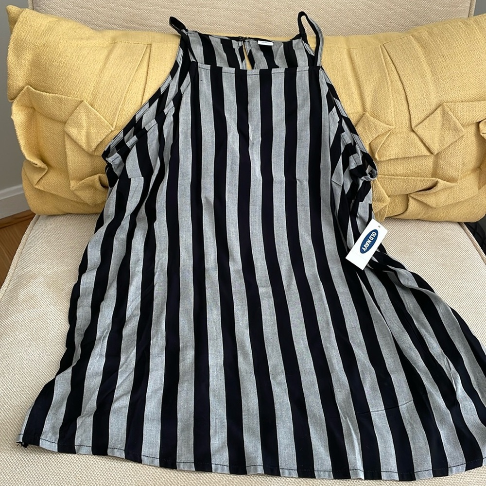 NWT Women’s Old Navy black and gray striped tank top Cami Size XS
